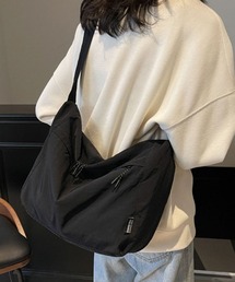 ナイロンショルダーバッグ