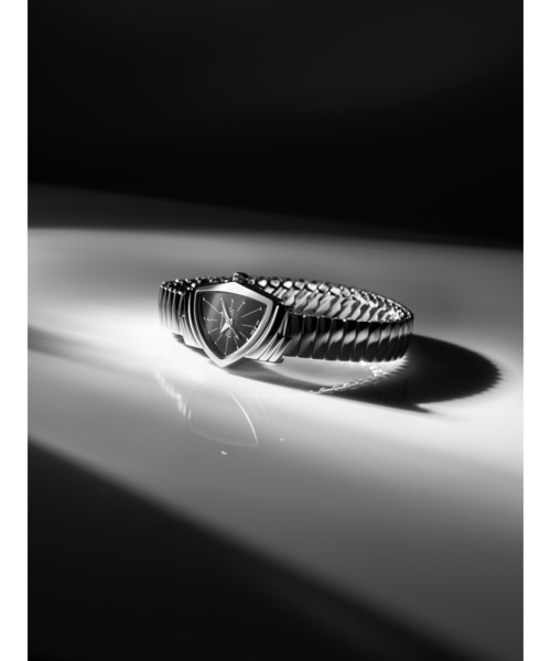 VENTURA（ベンチュラ）の「HAMILTON [ハミルトン] 腕時計 Ventura （ベンチュラ） Quartz クオーツ 24.00MM x 36.5MM ブラック×シルバー（アナログ腕時計・レディース・ブラック・FREE）」の6枚目の写真