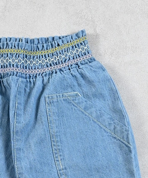 MARKEY'S(マーキーズ)の「デニムスモッキングキュロットパンツ(デニムパンツ・キッズ・ブルー/ライトブルー・80/90/100/110/120/130/140/150)」の8枚目の写真