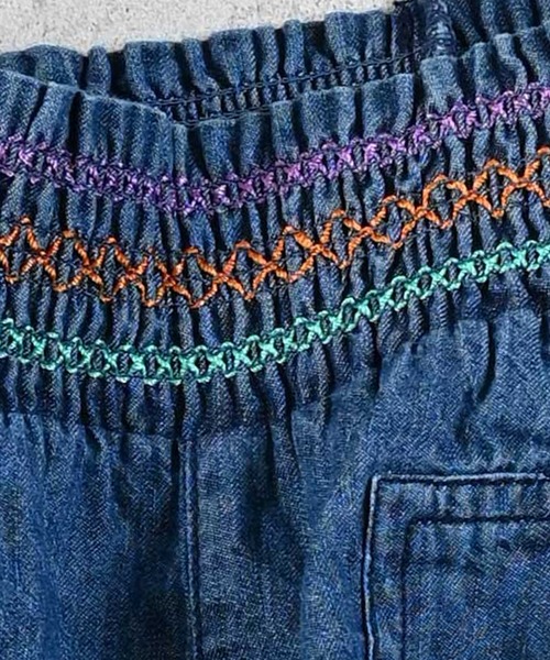 MARKEY'S(マーキーズ)の「デニムスモッキングキュロットパンツ(デニムパンツ・キッズ・ブルー/ライトブルー・80/90/100/110/120/130/140/150)」の14枚目の写真