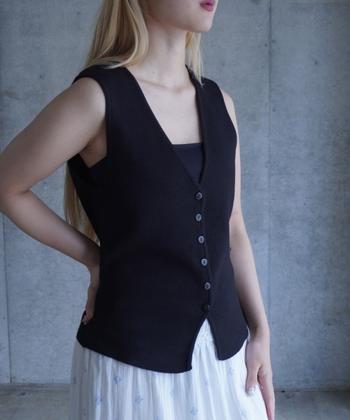 gina tricot(ジーナトリコ)の「Knitted vest(ベスト・レディース・ブラック/オフホワイト・S)」の2枚目の写真