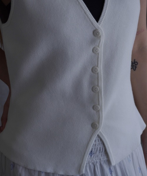 gina tricot(ジーナトリコ)の「Knitted vest(ベスト・レディース・ブラック/オフホワイト・S)」の5枚目の写真
