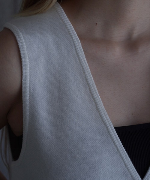 gina tricot(ジーナトリコ)の「Knitted vest(ベスト・レディース・ブラック/オフホワイト・S)」の6枚目の写真