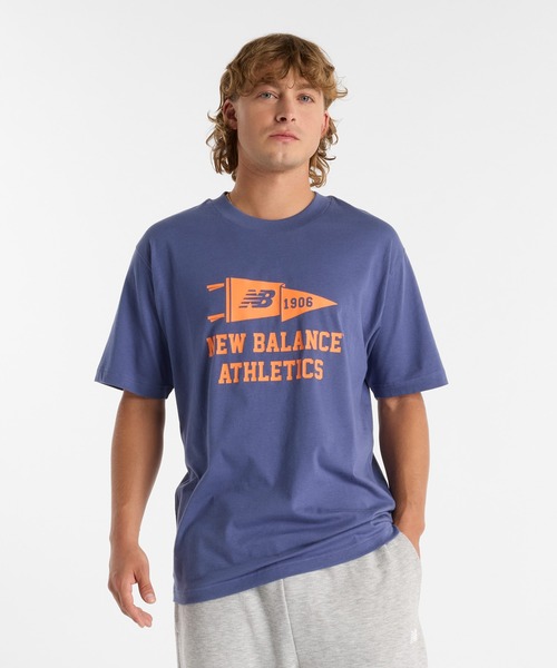 【NEW BALANCE】◆カレッジTシャツ◆UNISEX◆正規品◆ セール】Varsity ペナントショートスリーブTシャツ(Tシャツ