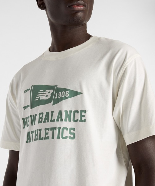 【NEW BALANCE】◆カレッジTシャツ◆UNISEX◆正規品◆ セール】Varsity ペナントショートスリーブTシャツ(Tシャツ