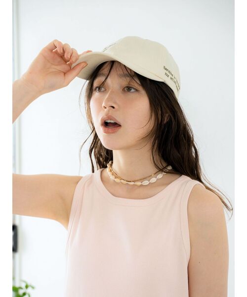 Ungrid（アングリッド）の「エンブロイダリーカラーロゴキャップ（キャップ・レディース・アイボリー/レッド/ネイビー・FREE）」の2枚目の写真