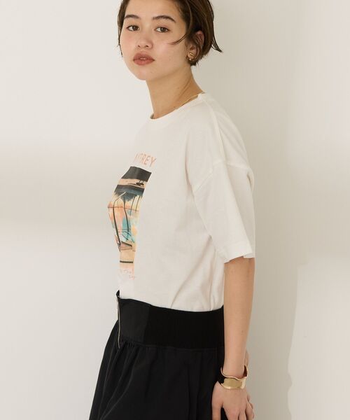 AMERICAN HOLIC(アメリカンホリック)の「フォトプリントTシャツ(Tシャツ/カットソー・レディース・オフホワイト/サックスブルー・L/M)」の4枚目の写真