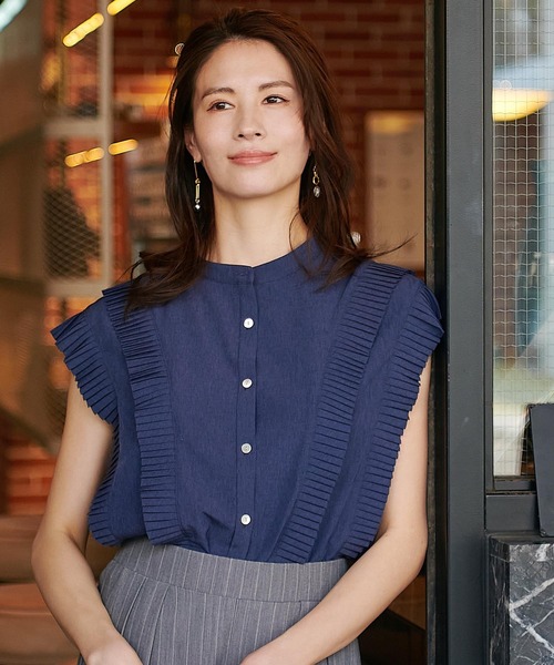 Jines(ジネス)の「プリーツディティール バンドカラーブラウス(シャツ/ブラウス・レディース・ホワイト/ブラウン/グリーン/ベージュ/ネイビー・38)」の10枚目の写真