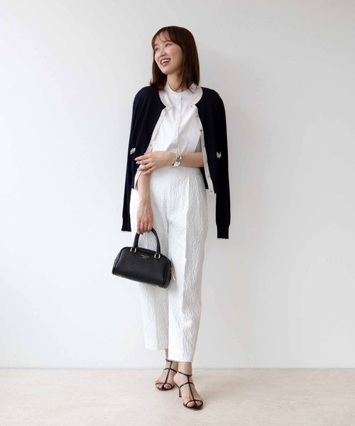 Jines(ジネス)の「プリーツディティール バンドカラーブラウス(シャツ/ブラウス・レディース・ホワイト/ブラウン/グリーン/ベージュ/ネイビー・38)」の20枚目の写真