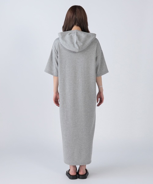CECIL McBEE(セシルマクビー)の「ワッペンロゴパーカーワンピース(ワンピース・レディース・ブラック/グレー・MEDIUM/LARGE)」の4枚目の写真