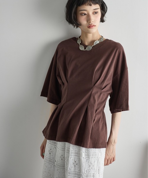 THE YOn（ザヨン）の「ウエストタックハーフスリーブTシャツ（Tシャツ/カットソー・レディース・サンドベージュ/ブラウン/サックスブルー/ブラック・FREE）」の21枚目の写真