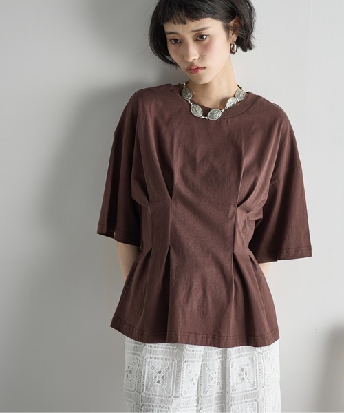 THE YOn（ザヨン）の「ウエストタックハーフスリーブTシャツ（Tシャツ/カットソー・レディース・サンドベージュ/ブラウン/サックスブルー/ブラック・FREE）」の17枚目の写真