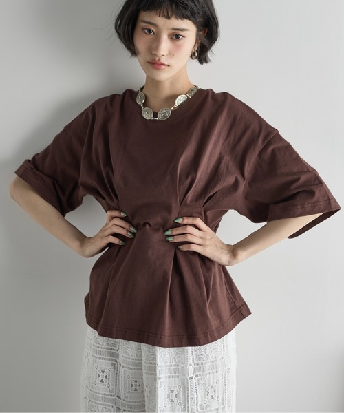 THE YOn（ザヨン）の「ウエストタックハーフスリーブTシャツ（Tシャツ/カットソー・レディース・サンドベージュ/ブラウン/サックスブルー/ブラック・FREE）」の18枚目の写真