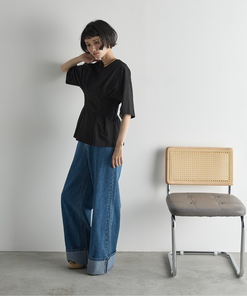 THE YOn（ザヨン）の「ウエストタックハーフスリーブTシャツ（Tシャツ/カットソー・レディース・サンドベージュ/ブラウン/サックスブルー/ブラック・FREE）」の16枚目の写真