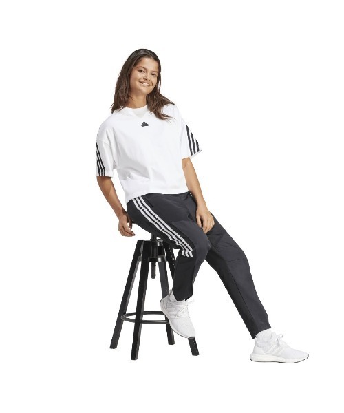 adidas(アディダス)の「アディダス adidas フューチャーアイコン スリーストライプス 半袖Tシャツ(Tシャツ/カットソー・レディース・ダークグレー/ホワイト・S/M/L/XL)」の6枚目の写真