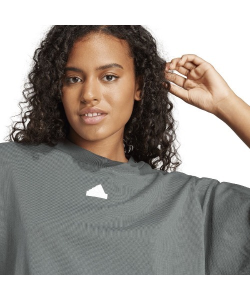 adidas(アディダス)の「アディダス adidas フューチャーアイコン スリーストライプス 半袖Tシャツ(Tシャツ/カットソー・レディース・ダークグレー/ホワイト・S/M/L/XL)」の13枚目の写真