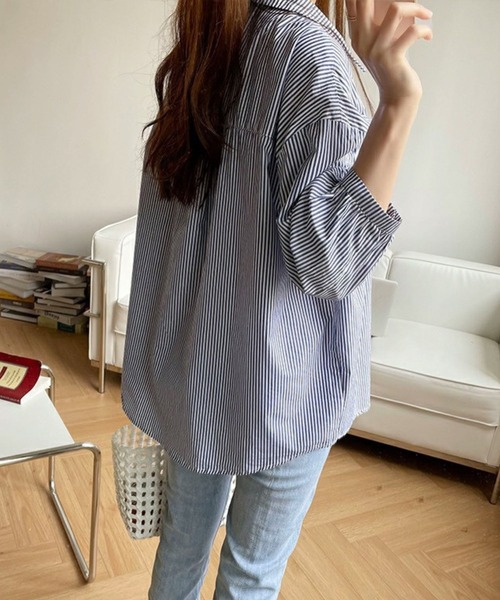 SPIGA（スピーガ）の「胸ギャザーストライプシャツブラウス（シャツ/ブラウス・レディース・ネイビー・SMALL/MEDIUM/LARGE/X-LARGE）」の2枚目の写真