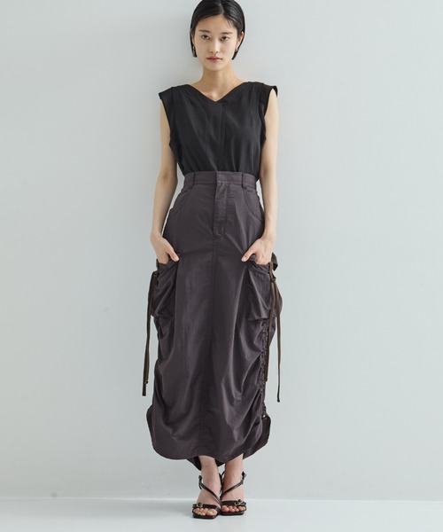 STUDIOUS（ステュディオス）の「【STUDIOUS/ステュディオス】Drawstring Cargo Skirt/ドローストリングカーゴスカート（スカート・レディース・ブラック/ダークグレー・1/2）」の8枚目の写真