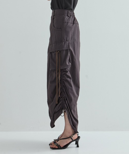 STUDIOUS（ステュディオス）の「【STUDIOUS/ステュディオス】Drawstring Cargo Skirt/ドローストリングカーゴスカート（スカート・レディース・ブラック/ダークグレー・1/2）」の6枚目の写真