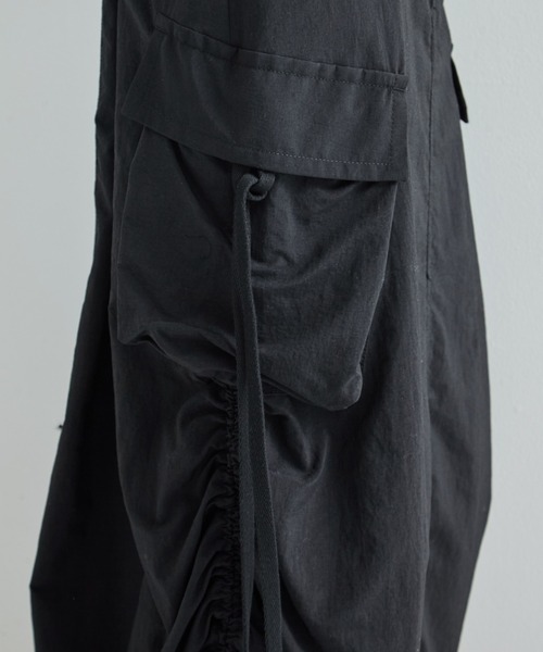 STUDIOUS（ステュディオス）の「【STUDIOUS/ステュディオス】Drawstring Cargo Skirt/ドローストリングカーゴスカート（スカート・レディース・ブラック/ダークグレー・1/2）」の14枚目の写真