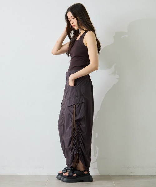 STUDIOUS(ステュディオス)の「【STUDIOUS/ステュディオス】Drawstring Cargo Skirt/ドローストリングカーゴスカート(スカート・レディース・ブラック/ダークグレー・1/2)」の6枚目の写真