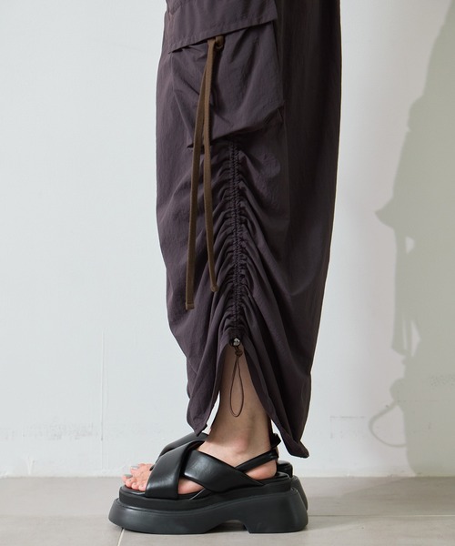 STUDIOUS(ステュディオス)の「【STUDIOUS/ステュディオス】Drawstring Cargo Skirt/ドローストリングカーゴスカート(スカート・レディース・ブラック/ダークグレー・1/2)」の8枚目の写真