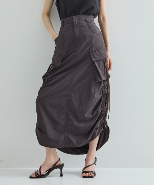 STUDIOUS(ステュディオス)の「【STUDIOUS/ステュディオス】Drawstring Cargo Skirt/ドローストリングカーゴスカート(スカート・レディース・ブラック/ダークグレー・1/2)」の3枚目の写真