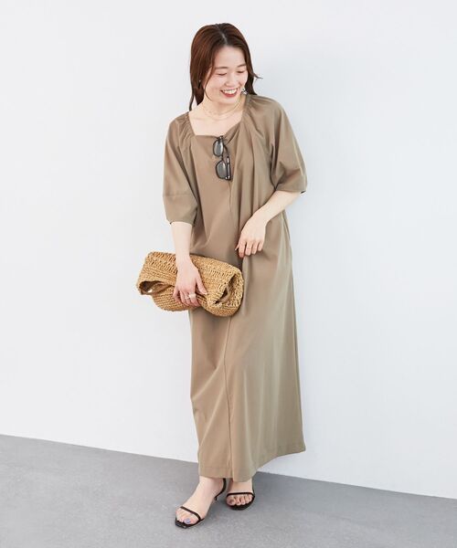 le.coeur blanc(ルクールブラン)の「《接触冷感》ナイロンストレッチ2WAYワンピース(ワンピース・レディース・ダークグレー/カーキオリーブ・38)」の6枚目の写真