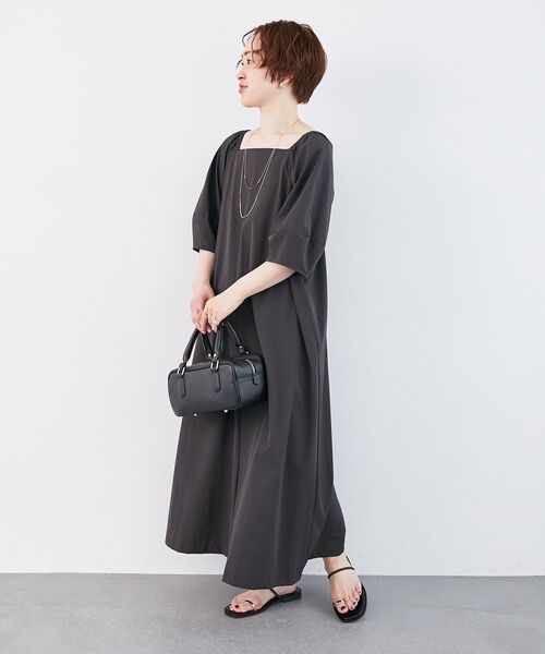 le.coeur blanc(ルクールブラン)の「《接触冷感》ナイロンストレッチ2WAYワンピース(ワンピース・レディース・ダークグレー/カーキオリーブ・38)」の15枚目の写真