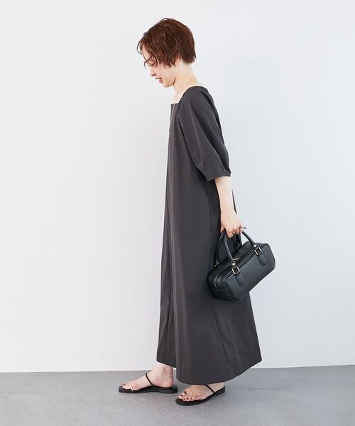 le.coeur blanc(ルクールブラン)の「《接触冷感》ナイロンストレッチ2WAYワンピース(ワンピース・レディース・ダークグレー/カーキオリーブ・38)」の16枚目の写真