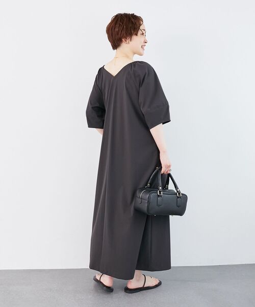 le.coeur blanc(ルクールブラン)の「《接触冷感》ナイロンストレッチ2WAYワンピース(ワンピース・レディース・ダークグレー/カーキオリーブ・38)」の18枚目の写真