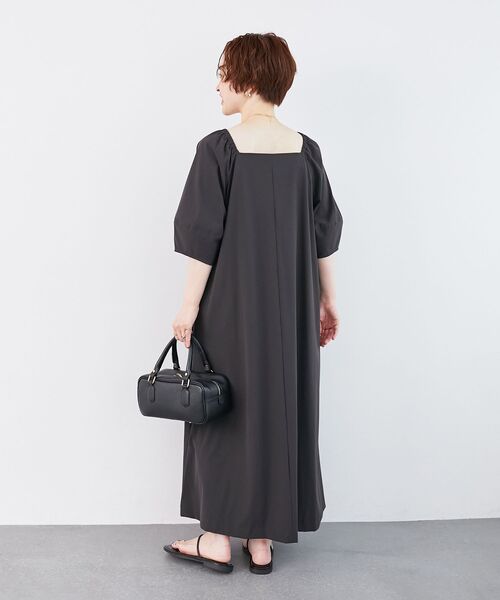 le.coeur blanc(ルクールブラン)の「《接触冷感》ナイロンストレッチ2WAYワンピース(ワンピース・レディース・ダークグレー/カーキオリーブ・38)」の20枚目の写真
