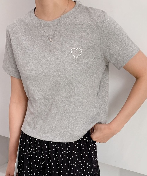 LOWO(ロワ)の「綿混ワンポイントパールハートTシャツ カットソー(Tシャツ/カットソー・レディース・ホワイト/ブラック/グレー・FREE)」の3枚目の写真
