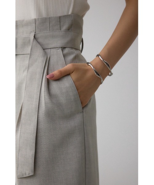 AZUL by moussy（アズールバイマウジー）の「イージーケアリネンライクベルトワイドパンツ（スラックス・レディース・グレー/ブラック/ライトベージュ・SMALL/MEDIUM）」の22枚目の写真
