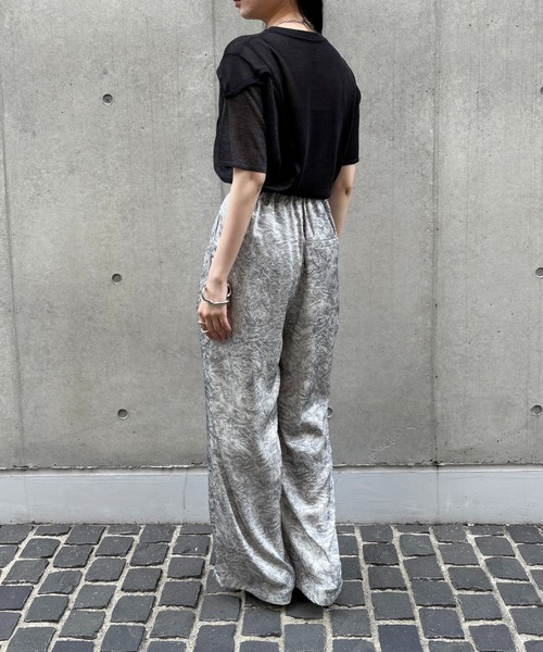 &g'aime(アンジェム)の「【&g'aime】カーブラメ切替ニット Curved Metallic Accent Knit(ニット/セーター・レディース・ブラウン/ブラック/グレイッシュベージュ・FREE)」の13枚目の写真