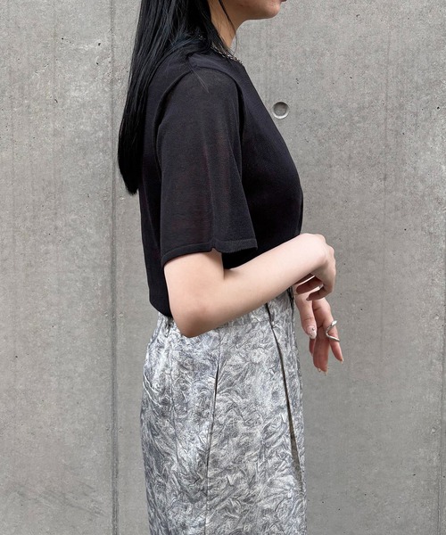 &g'aime(アンジェム)の「【&g'aime】カーブラメ切替ニット Curved Metallic Accent Knit(ニット/セーター・レディース・ブラウン/ブラック/グレイッシュベージュ・FREE)」の8枚目の写真