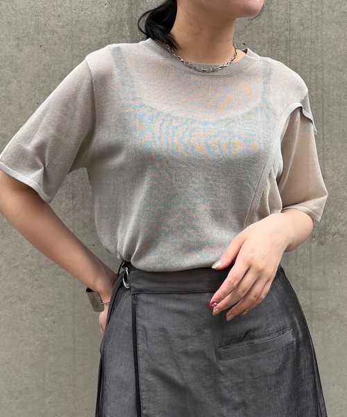 &g'aime(アンジェム)の「【&g'aime】カーブラメ切替ニット Curved Metallic Accent Knit(ニット/セーター・レディース・ブラウン/ブラック/グレイッシュベージュ・FREE)」の16枚目の写真