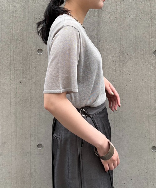 &g'aime(アンジェム)の「【&g'aime】カーブラメ切替ニット Curved Metallic Accent Knit(ニット/セーター・レディース・ブラウン/ブラック/グレイッシュベージュ・FREE)」の19枚目の写真