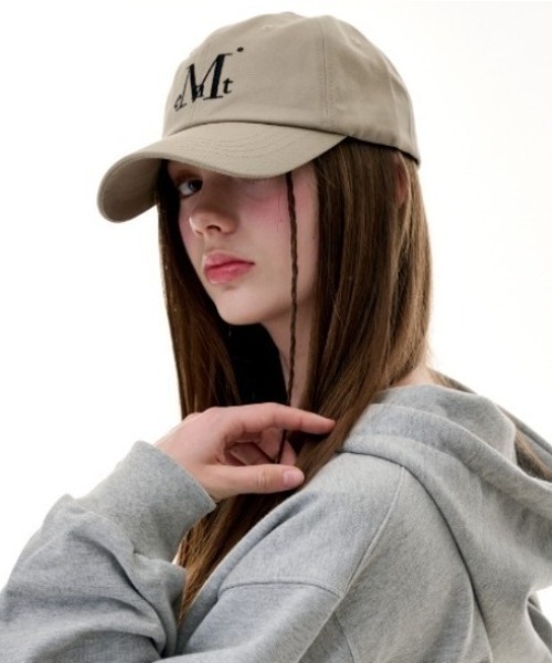 MUCENT（ムセント）の「◇MUCENT◇《Ada. 限定カラー有》ブランド直輸入正規品/シグネチャー ベースボールキャップ　MUCENT SIGNATURE BALL CAP（キャップ・レディース・ネイビー/クリーム/グレー/ブラック/ダークカーキ/ブルー系その他/チャコール/ダークブルー/レッド/グリーン/ブラウン/ホワイト/グリーン×ピンク/ブルー系その他3/ブルー系その他2/ダークオリーブ/ライトブルー/ブラウン系その他/ブラック×レッド/ピンク/ベージュ系その他/ブラウン系その他3/ライトピンク/ブルー系その他4/ブルー系その他6/グレー系その他/ピンク系その他/ベージュ/グリーン系その他/ブラック系その他/ブルー系その他7/セージグリーン/グレイッシュブルー/ブラウン系その他2/ホワイト×レッド/ホワイト×ブラック/ブラウン系その他4/ブラック系その他2/ネイビー系/バーガンディー/グリーン系/ネイビー系1/グレー系その他2/インディゴブルー・FREE）」の17枚目の写真