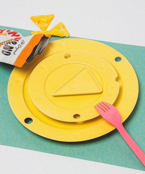 bpr BEAMS（ビーピーアール ビームス ）の「miyama. / cheese 26cmプレート イエローチーズ（食器・レディース・イエロー・ONE SIZE）」の2枚目の写真