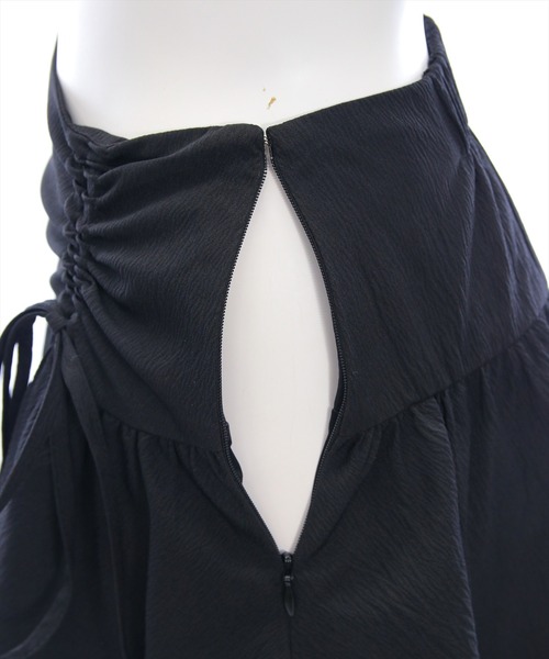 clear（クリア）の「ドロストリボンヘムミニスカート [Y2K アシンメトリー 着回し抜群]（スカート・レディース・ブラック/オフホワイト・F）」の12枚目の写真