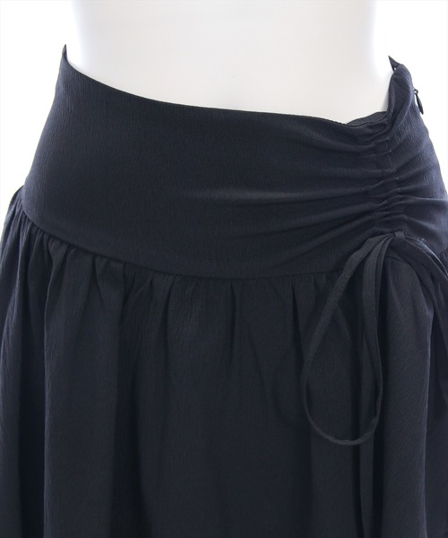 clear（クリア）の「ドロストリボンヘムミニスカート [Y2K アシンメトリー 着回し抜群]（スカート・レディース・ブラック/オフホワイト・F）」の13枚目の写真