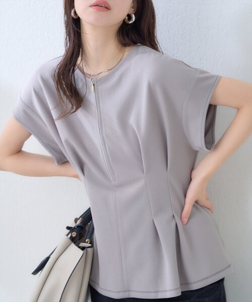 natural couture(ナチュラルクチュール)の「【mamamo】配色ステッチウエストタックカットソー(Tシャツ/カットソー・レディース・オフホワイト/グレー/ピンク/ネイビー・FREE)」の1枚目の写真