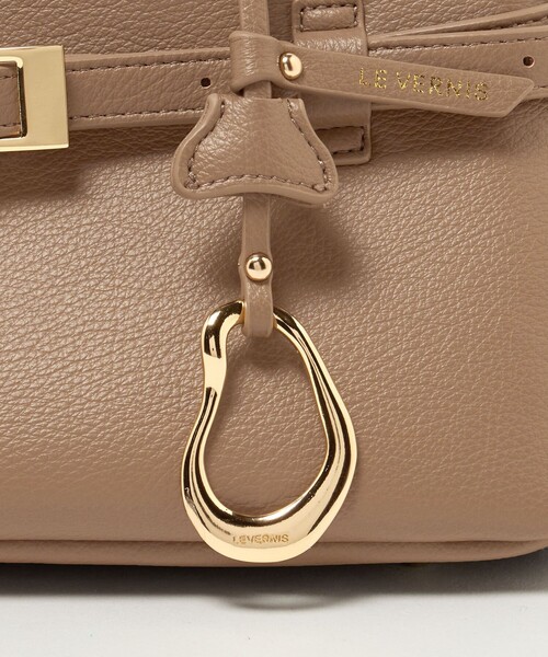 LE VERNIS（ル・ベルニ）の「＜LE VERNIS＞Poire チャーム バッグ-2WAY-（ハンドバッグ・レディース・モカ/ブラック・FREE）」の15枚目の写真