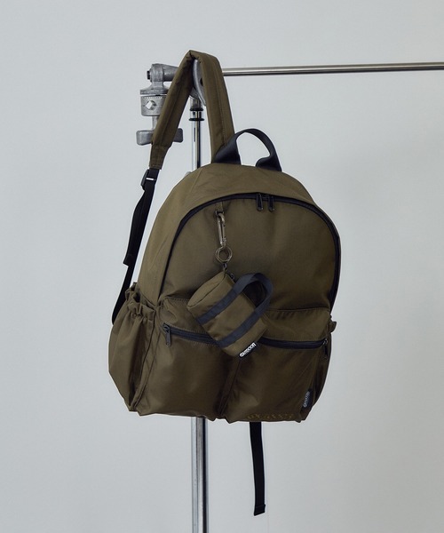 OUTDOOR PRODUCTS(アウトドアプロダクツ)の「【OUTDOOR PRODUCTS for SALON】別注バッグパック / アウトドアプロダクツ(バックパック/リュック・レディース・ブラック/カーキ・FREE)」の1枚目の写真