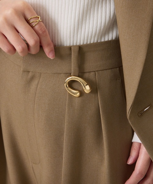 COLLAGE GALLARDAGALANTE（コラージュガリャルダガランテ）の「Cカーブブローチ（ブローチ/コサージュ・レディース・ゴールド/シルバー・FREE）」の5枚目の写真