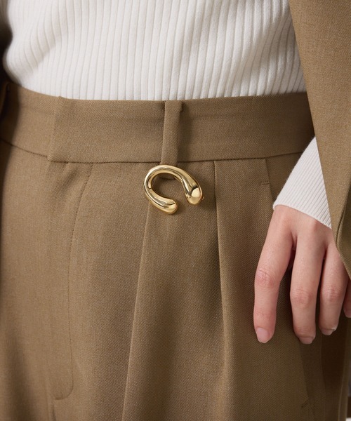 COLLAGE GALLARDAGALANTE（コラージュガリャルダガランテ）の「Cカーブブローチ（ブローチ/コサージュ・レディース・ゴールド/シルバー・FREE）」の3枚目の写真