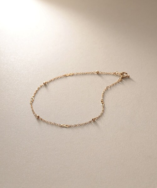 COCOSHNIK(ココシュニック)の「K18フラットキヘイ×ハニーカットビーズ ブレスレット(ブレスレット・レディース・イエローゴールド・17)」の2枚目の写真