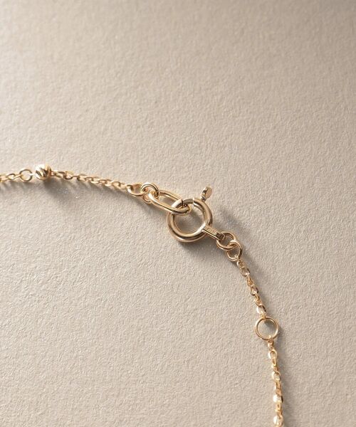 COCOSHNIK(ココシュニック)の「K18フラットキヘイ×ハニーカットビーズ ブレスレット(ブレスレット・レディース・イエローゴールド・17)」の4枚目の写真