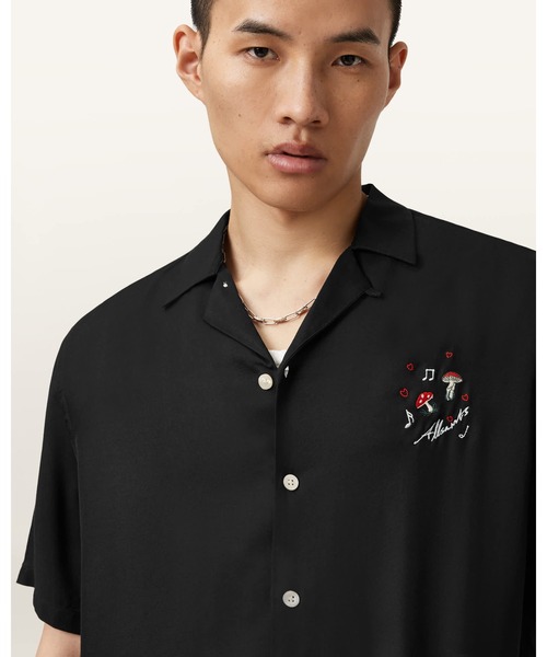 ALLSAINTS(オールセインツ)の「FUNGI EMBROIDERED SHORT SLEEVE SHIRT | FUNGI 刺繍 半袖 シャツ(シャツ/ブラウス・メンズ・ブラック・S/M/L/XS)」の2枚目の写真